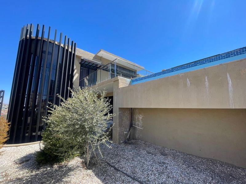 Lavish Mansion for Sale in Auasblick - Photo 2