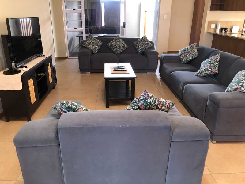 Spacious comfortable entertainers house - Photo 5