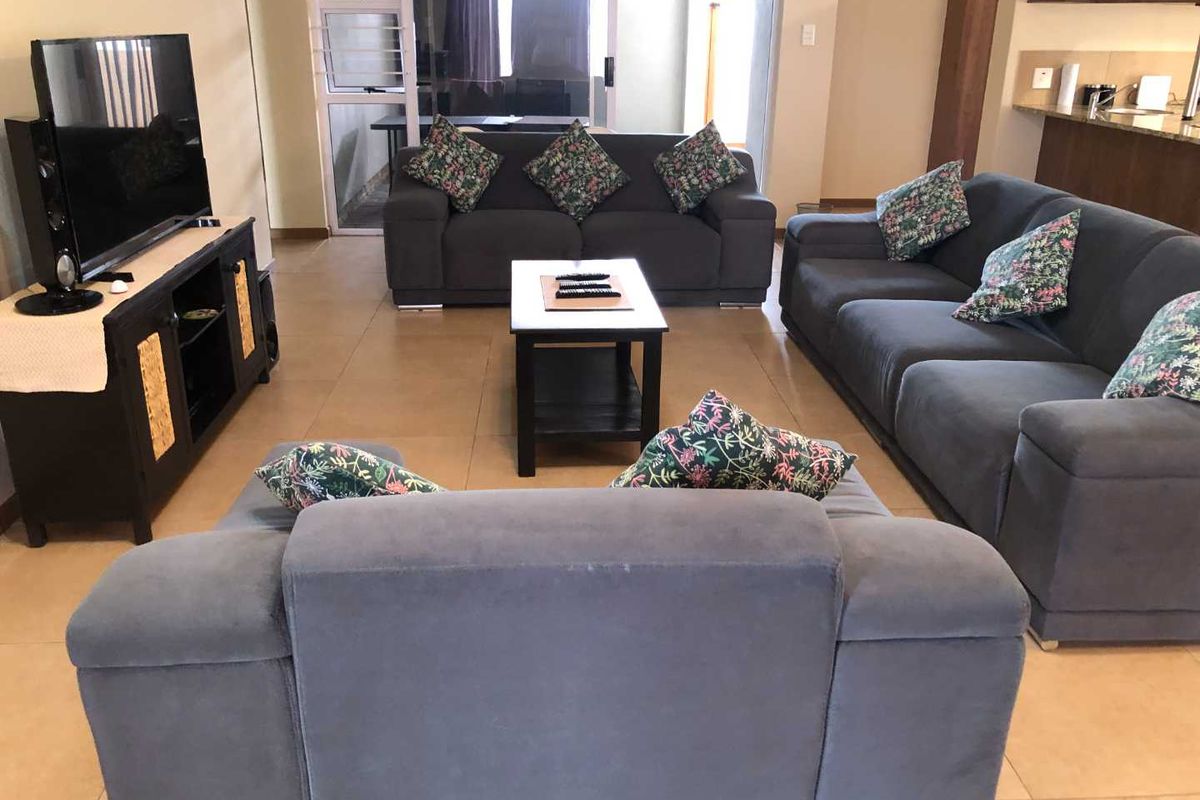 Spacious comfortable entertainers house - Photo 5