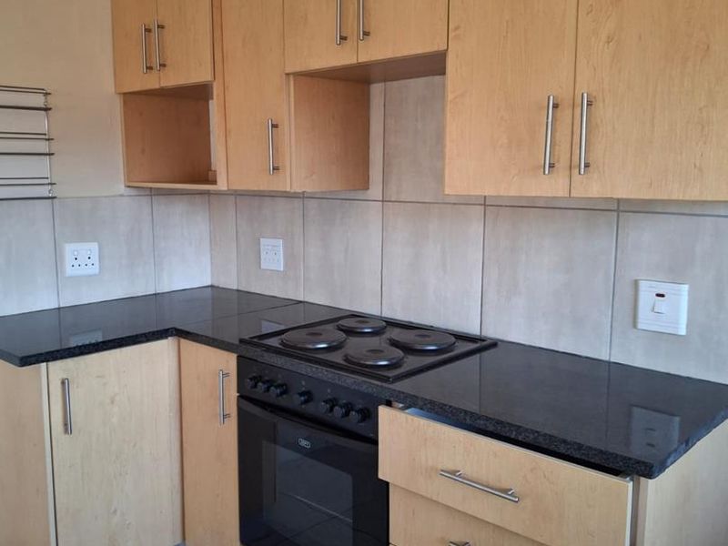 BEAUTIFUL 3 BEDROOM DUPLEX FOR SALE IN EQUESTRIA - Photo 2