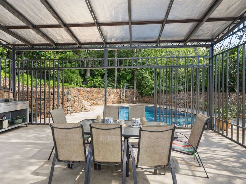 "Dive Into Comfort: Stunning Poolside Sanctuary with Granny Flat!" - Photo 4