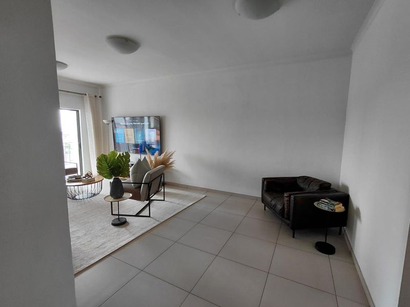 Modern 2-bedroom, 1 bathroom Apartment at Kengies Square - Photo 4