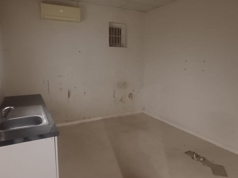 TO LET | Ground Floor Commercial Space - Photo 10