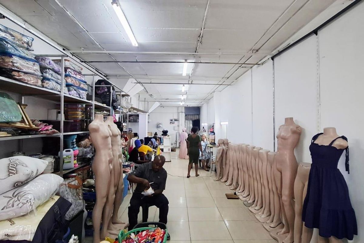 High Foot Traffic & Security in Prime Retail Space! - Photo 4