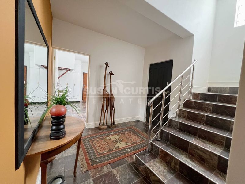 Spacious Triple-Story Home with Breathtaking Sea Views – Ideal for Large Families or as a Holiday Getaway - Photo 2