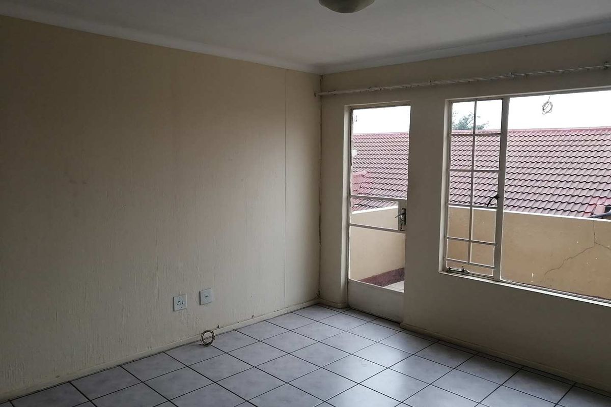 Riverside, 2 Bedroom for sale - Photo 3