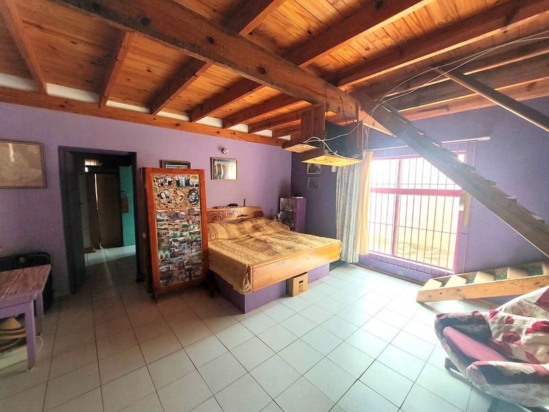 Unique Dream Home: Spacious, Versatile, & Full of Potential - Photo 8