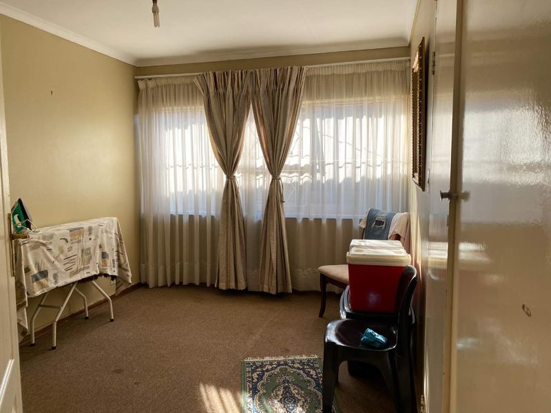 Cul-de-Sac Gem: 3 Bed Home + Flatlet - Photo 7