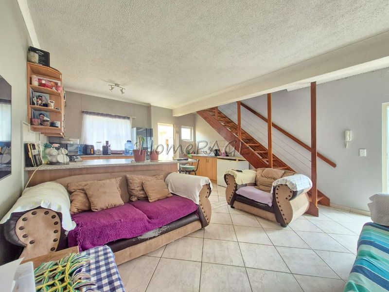 Hermes, Walvis Bay:  3 Bedr Townhouse In Mola Mola Complex is for sale - Photo 5