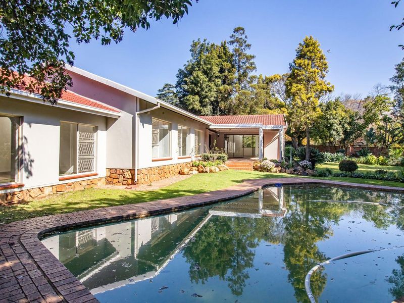 Spacious 4 Bedroom Family Home with Exceptional Living Areas in Fairland - Photo 5
