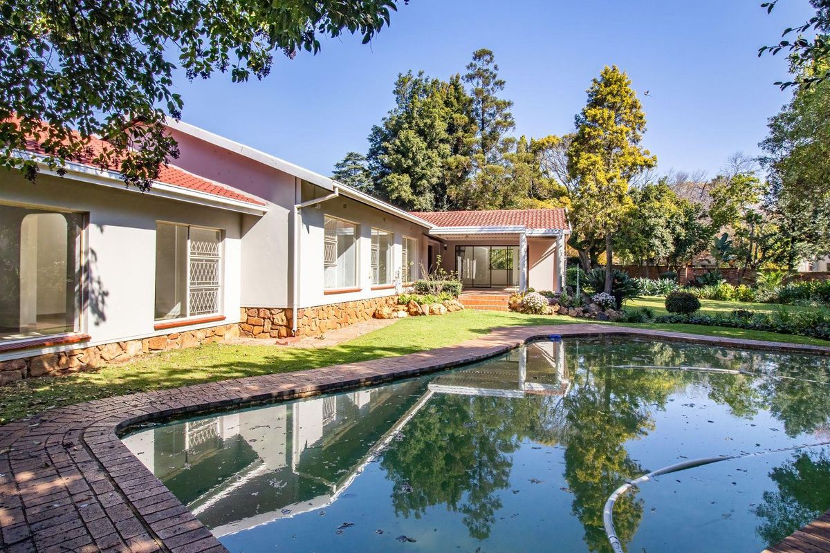 Spacious 4 Bedroom Family Home with Exceptional Living Areas in Fairland - Photo 5