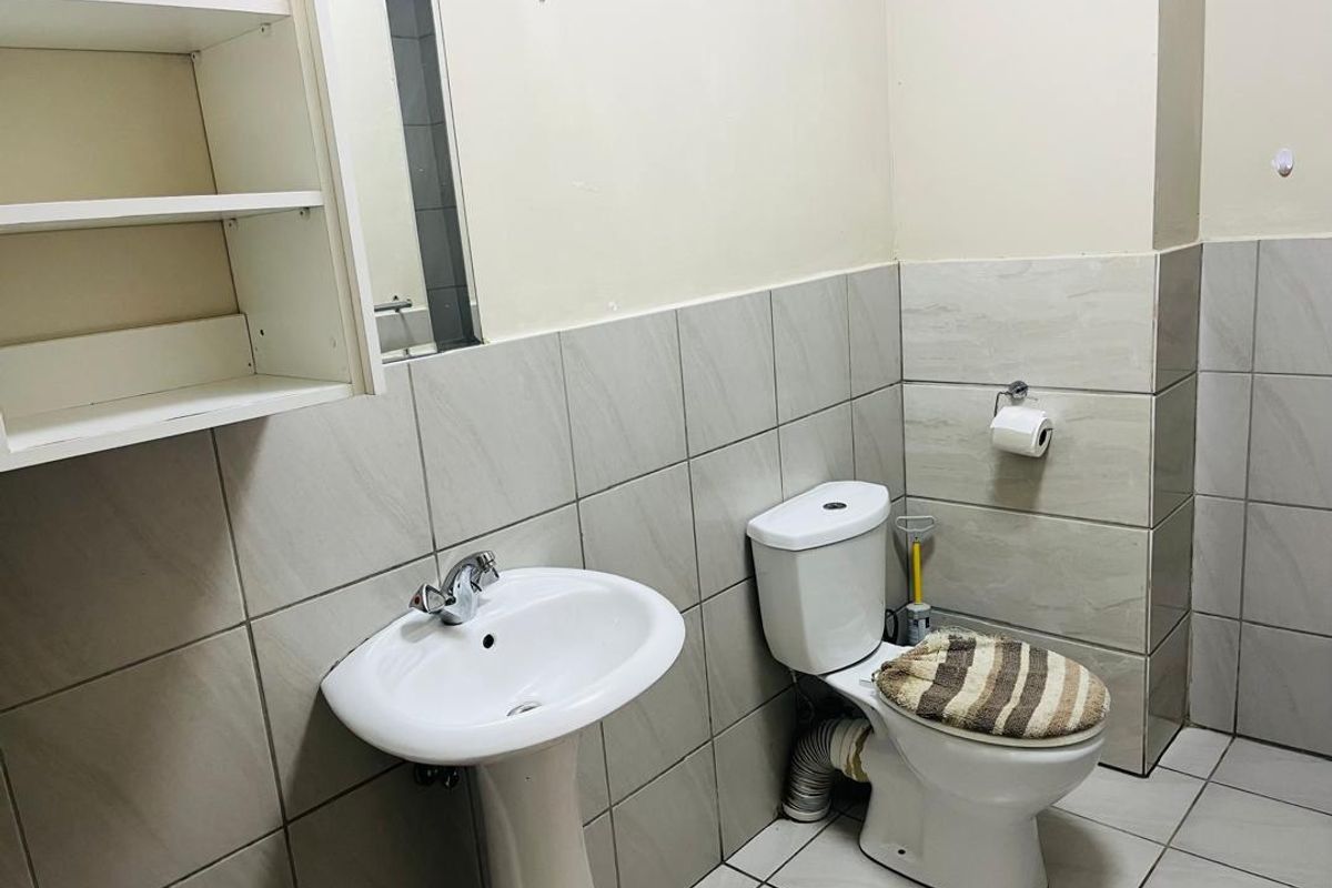 Well maintained ground floor flat suitable for first time buyer - Photo 4