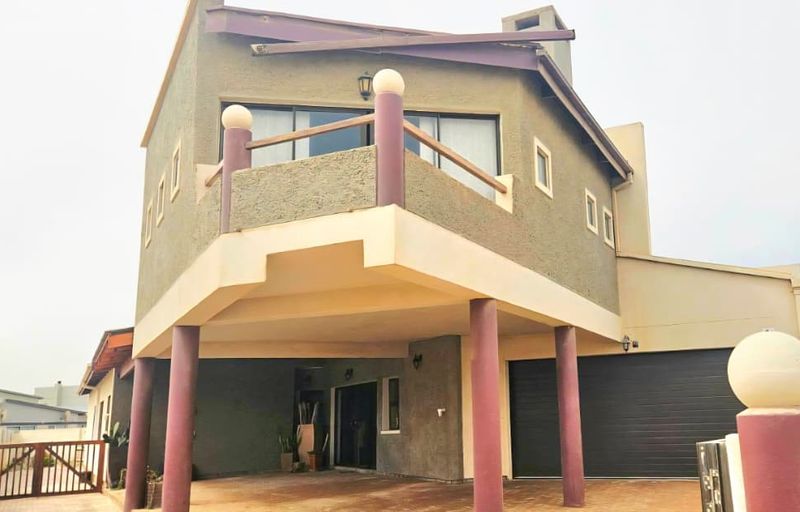 Stunning 4 Bedroom Coastal Home