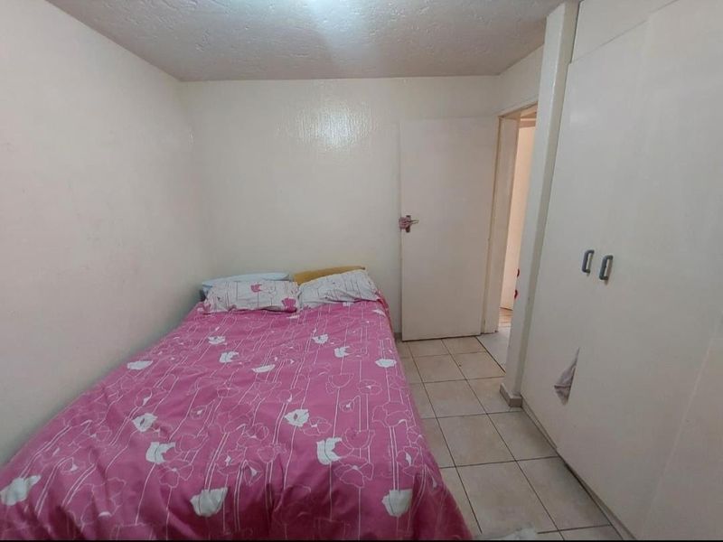 Cozy 2 Bedroom Townhouse For Sale ! - Photo 8