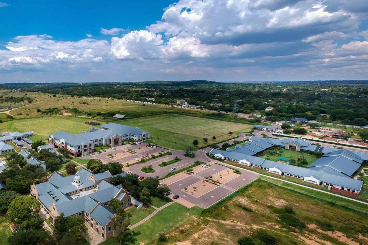 Sublime modern-day living sold by Fine & Country Midrand - Photo 5