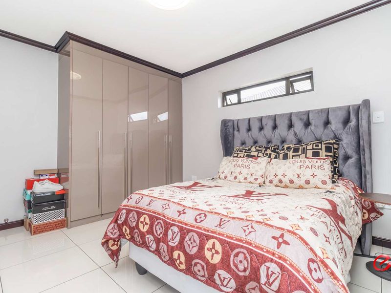 Apartment Close To Travel Links - Photo 9