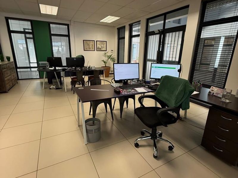 Central- For Sale- N$2 600 000 - Photo 8