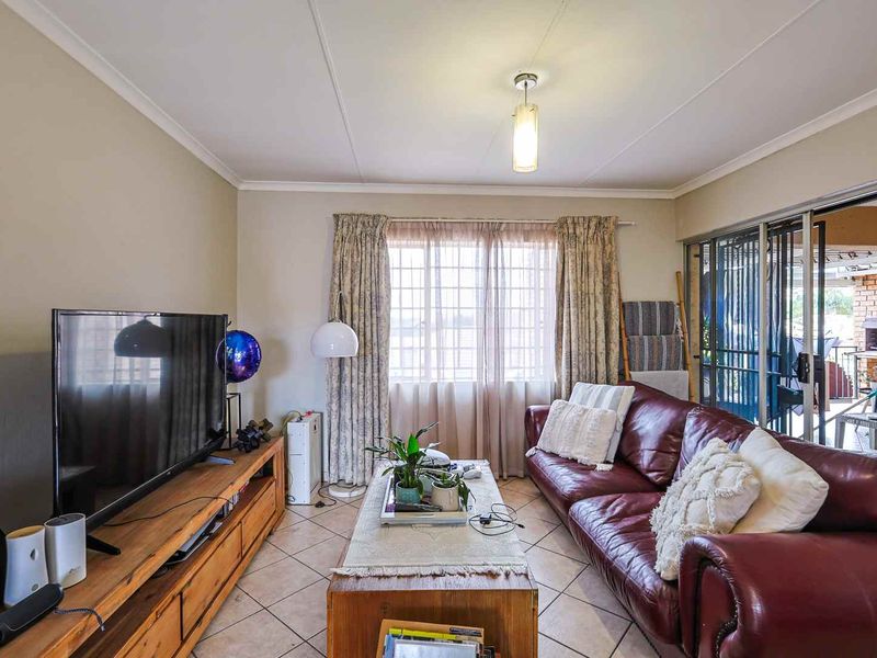Immaculate 2 Bedroom Apartment with Scenic Views in The Wilds Security Estate - Photo 7