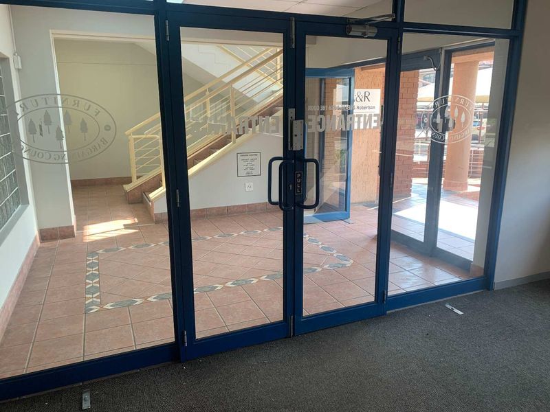 394m2 Office Space To Let | 39 Empire Road, Parktown - Photo 3
