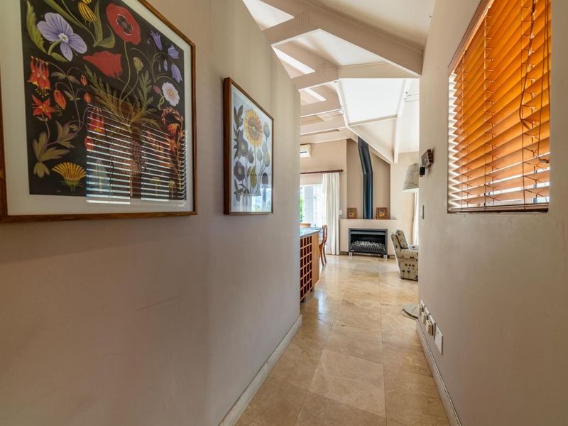 Spacious Furnished Apartment with Mountain Views in Stellenbosch - Photo 4