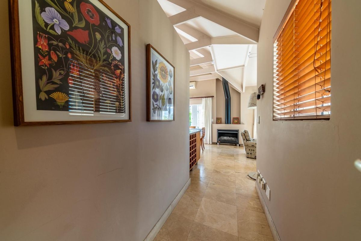 Spacious Furnished Apartment with Mountain Views in Stellenbosch - Photo 4