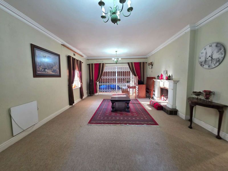 Central Hillcrest Gem with Bachelor Flat - Photo 6