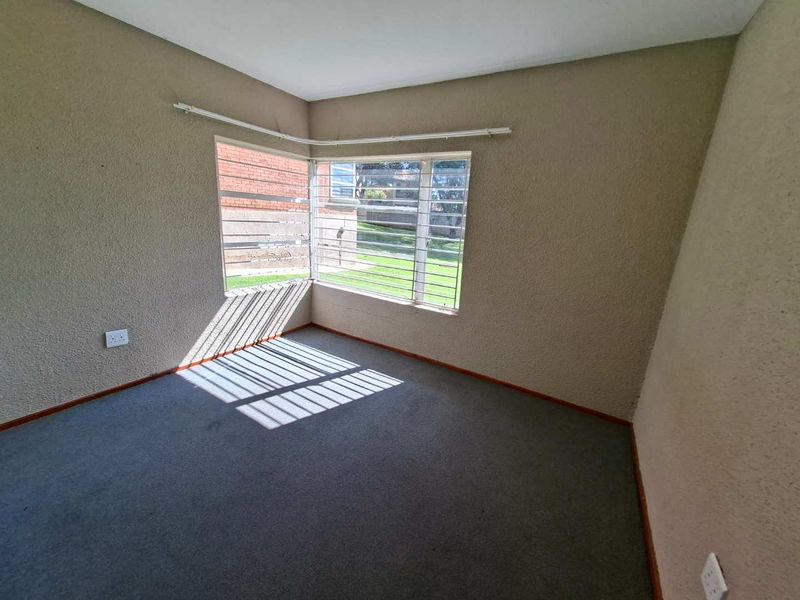 NEAT GROUND FLOOR WITH TRANQULITY - Photo 2