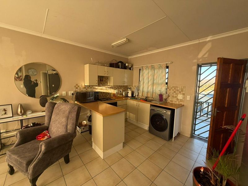 2 BEDROOM APARTMENT FOR SALE - ROCKY CREST - Photo 5