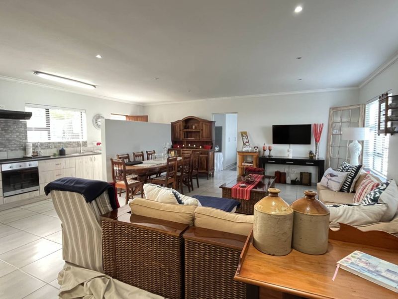 Experience Dual-Living Luxury with Spectacular Ocean Backdrop - Photo 8