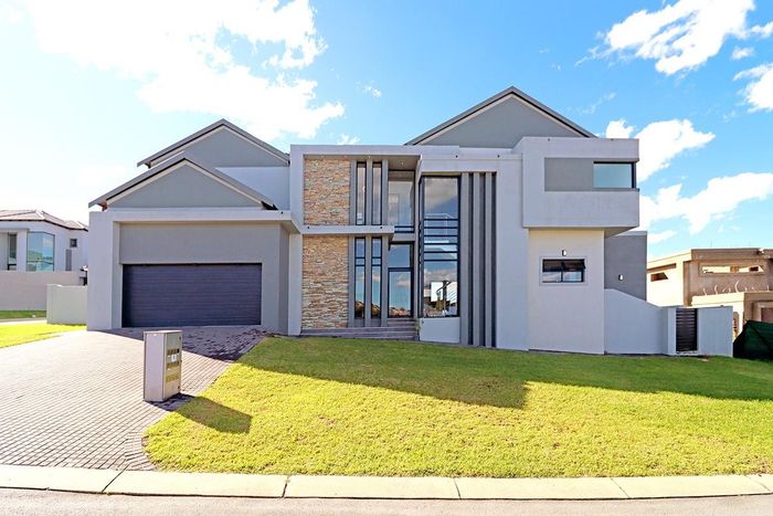 Property #2496768, House For Sale in Blue Valley Golf Estate