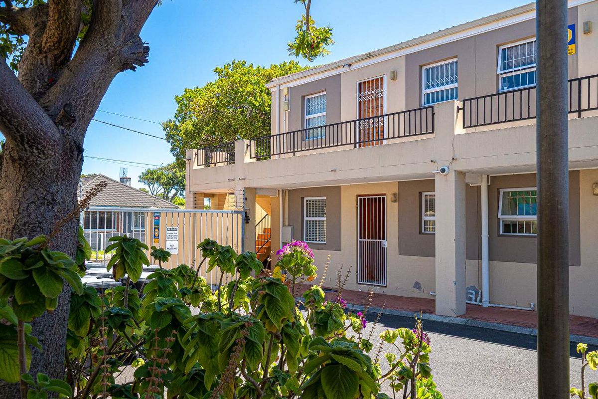 GARLANDALE, 2 BEDS WITH MASSIVE GARDEN - Photo 2