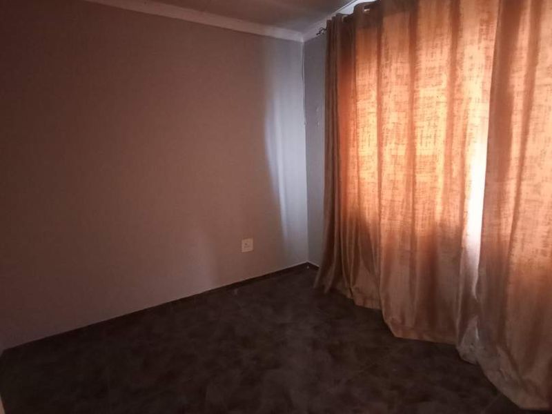 Lovely Starter Home - Photo 10