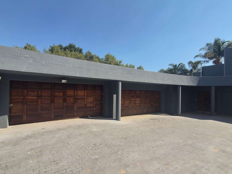 Exceptional 5 Bedroom Free Standing House in Morningside – Prime Position Near Sandton CBD | Ideal Luxury Home or Boutique Guesthouse Opportunity** - Photo 2