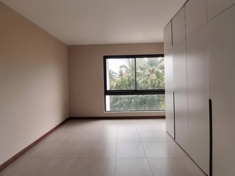 Elevate Your Lifestyle - Discover the First-Floor Penthouse at Le Savoy Residence - Photo 4