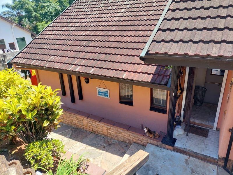 Family home in a great location - Photo 2