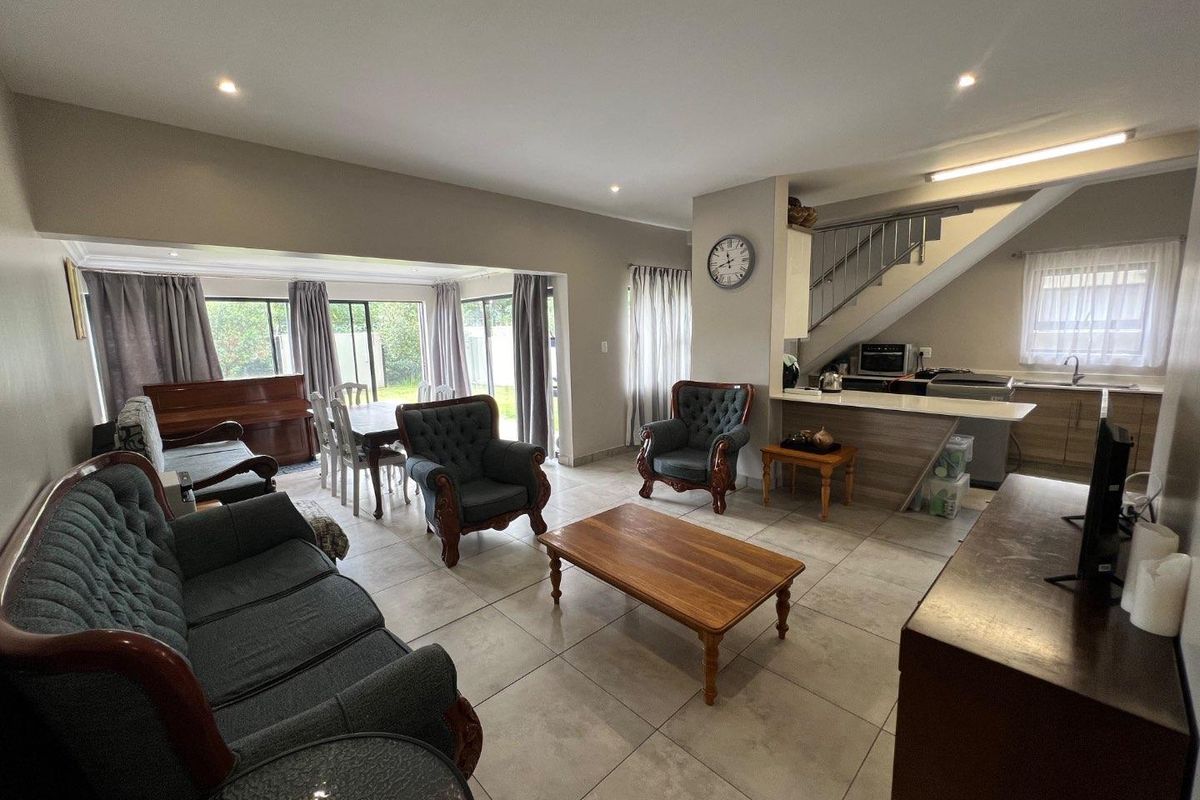 Four-Bedroom, Two-and-a-Half Bathroom Semi-Detached Residence in a Secure Estate - Photo 3