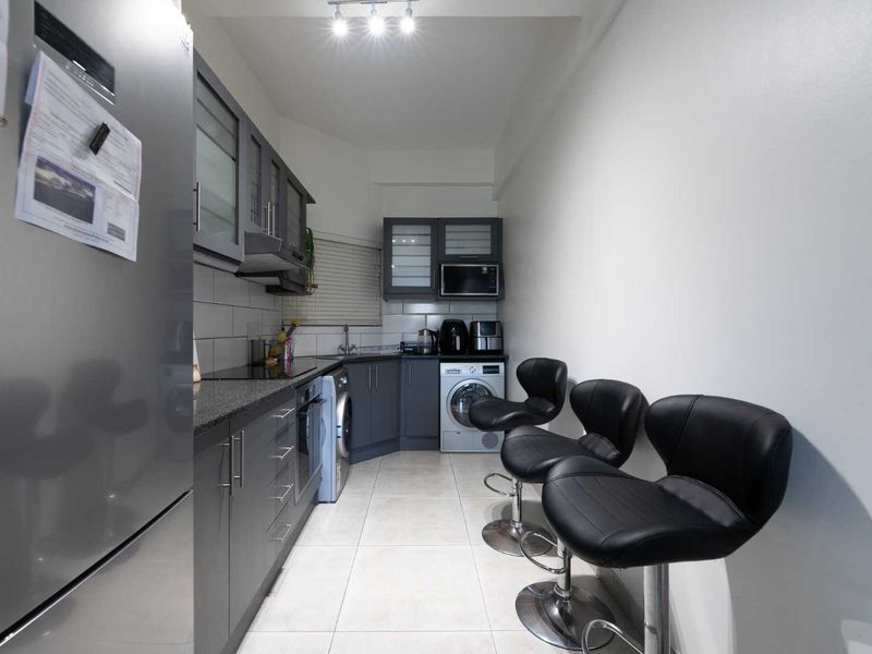 Fully Furnished, Fully Functional, Fully Lettable - Photo 5