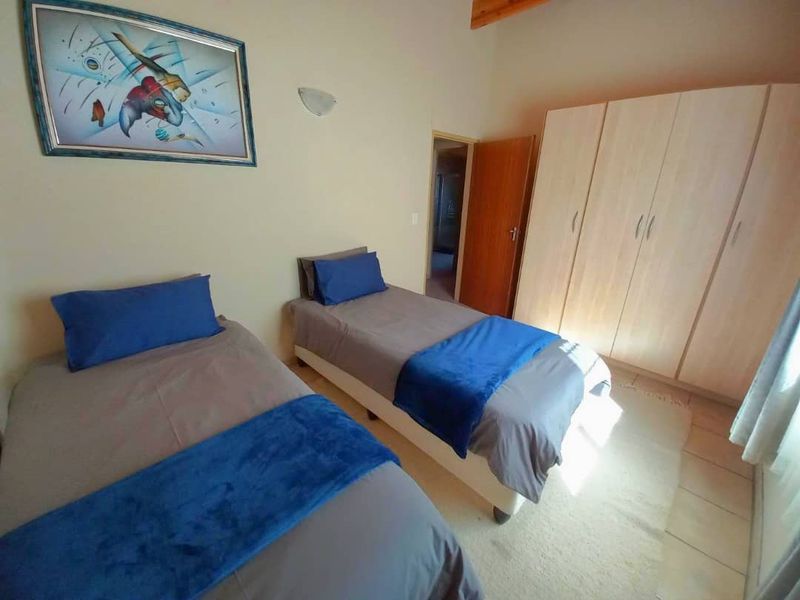 Savanna Self-Catering House with Flat - Photo 10