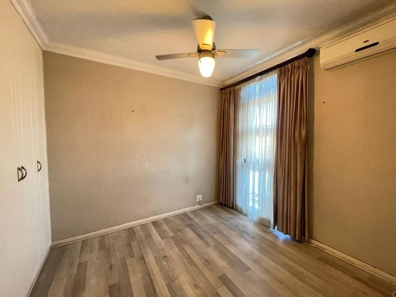 Spacious 3-Bedroom Townhouse in a Well-Maintained Complex with Garden &amp; Study - Photo 9