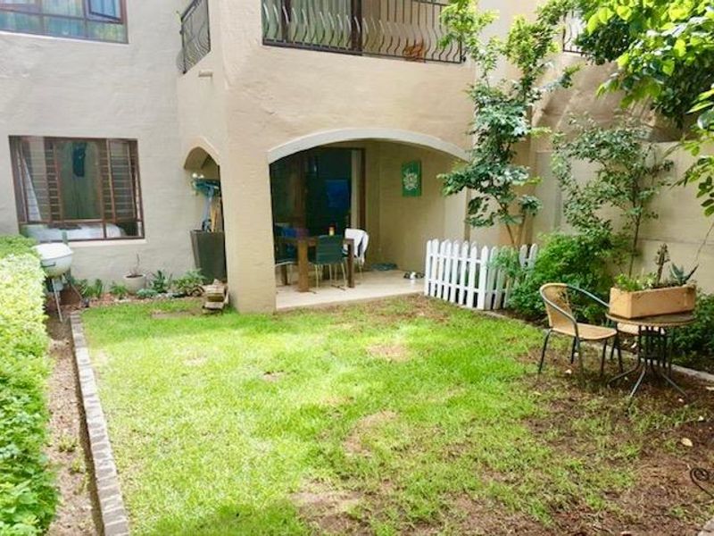 COSY 1 BED 1 BATH GARDEN APARTMENT UNFURNISHED LONEHILL - Photo 2