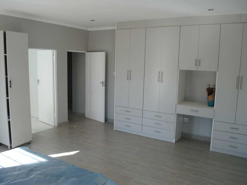 Newly Built this Lovely, Modern, Immaculate spacious Family home - Photo 9