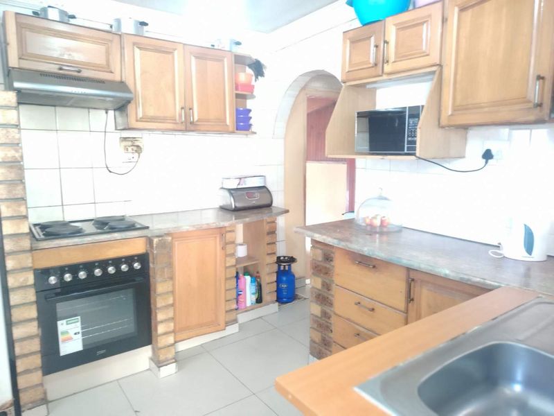HOUSE AND COTTAGE FOR SALE UMLAZI A - Photo 7