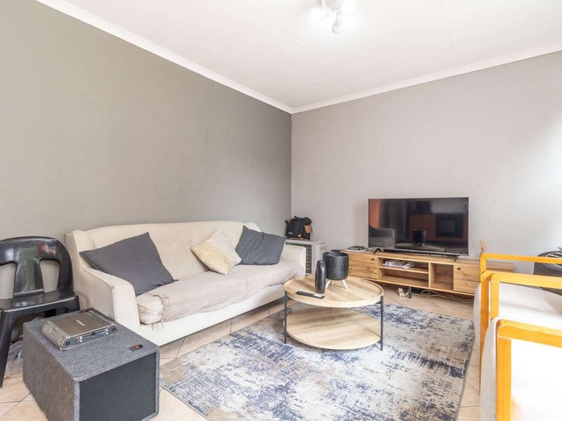 RENOVATED & READY FOR OCCUPATION - Photo 2