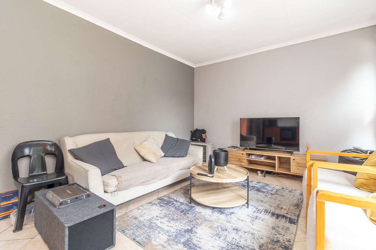 RENOVATED & READY FOR OCCUPATION - Photo 2