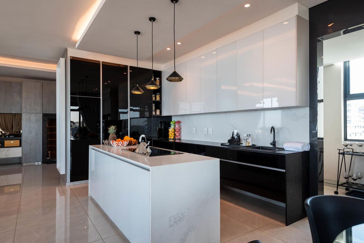 4 BEDROOM | 4.5 BATHROOM PENTHOUSE - Photo 3