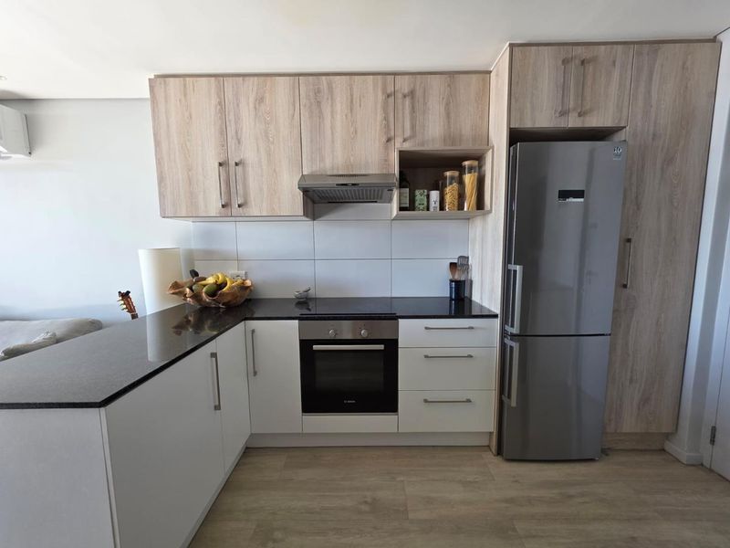 One Bed with Sea Views in Woodstock Quarter - Photo 4