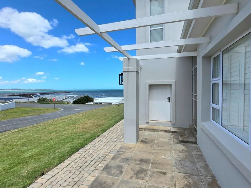 Stunning 6-Bedroom Home Including Flatlet and Spectacular Sea Views in Franskraal - Photo 3