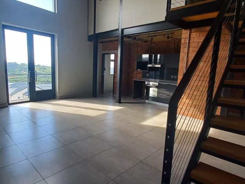 Stylish 3-Bedroom Loft Apartment – Modern Living Across Two Levels - Photo 4