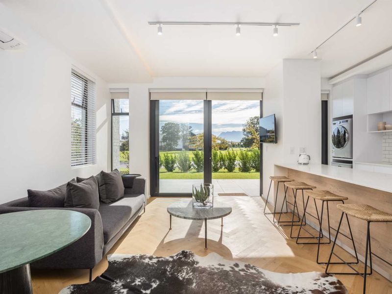 Elegant North-Facing Polo Pad on Val de Vie Estate - Photo 4