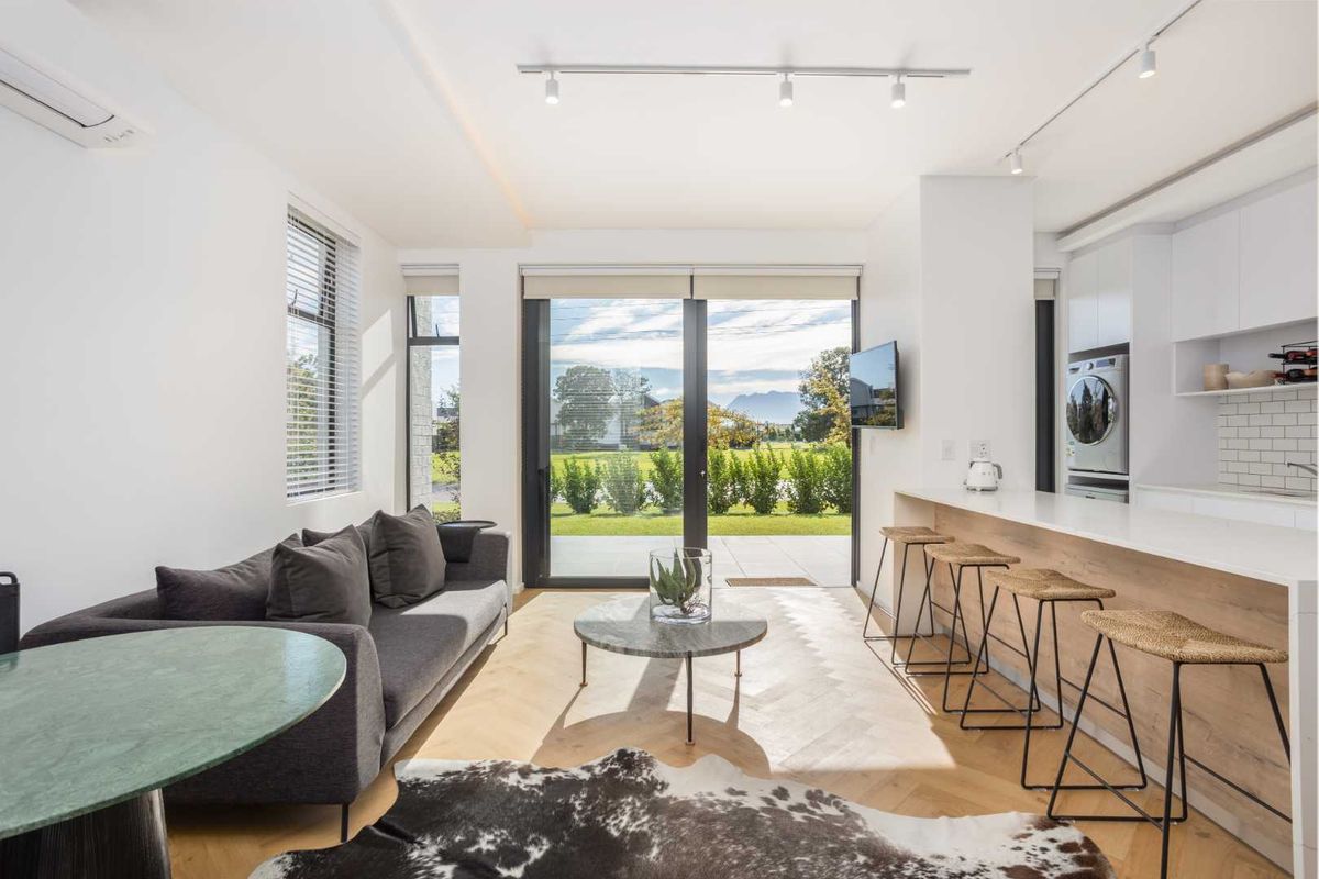 Elegant North-Facing Polo Pad on Val de Vie Estate - Photo 4